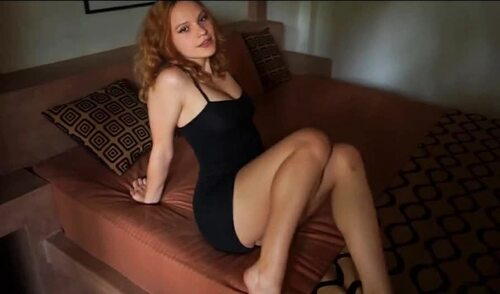 Не надела трусики на фотосессию, чтобы раскинуть рогатину для траха