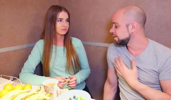 Ухажер расслабил спортивную москвичку вибратором и языком после прогулки по морозному воздуху